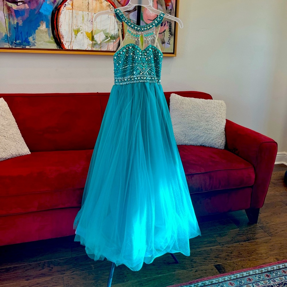 A BEAUTIFUL DRESS 💗